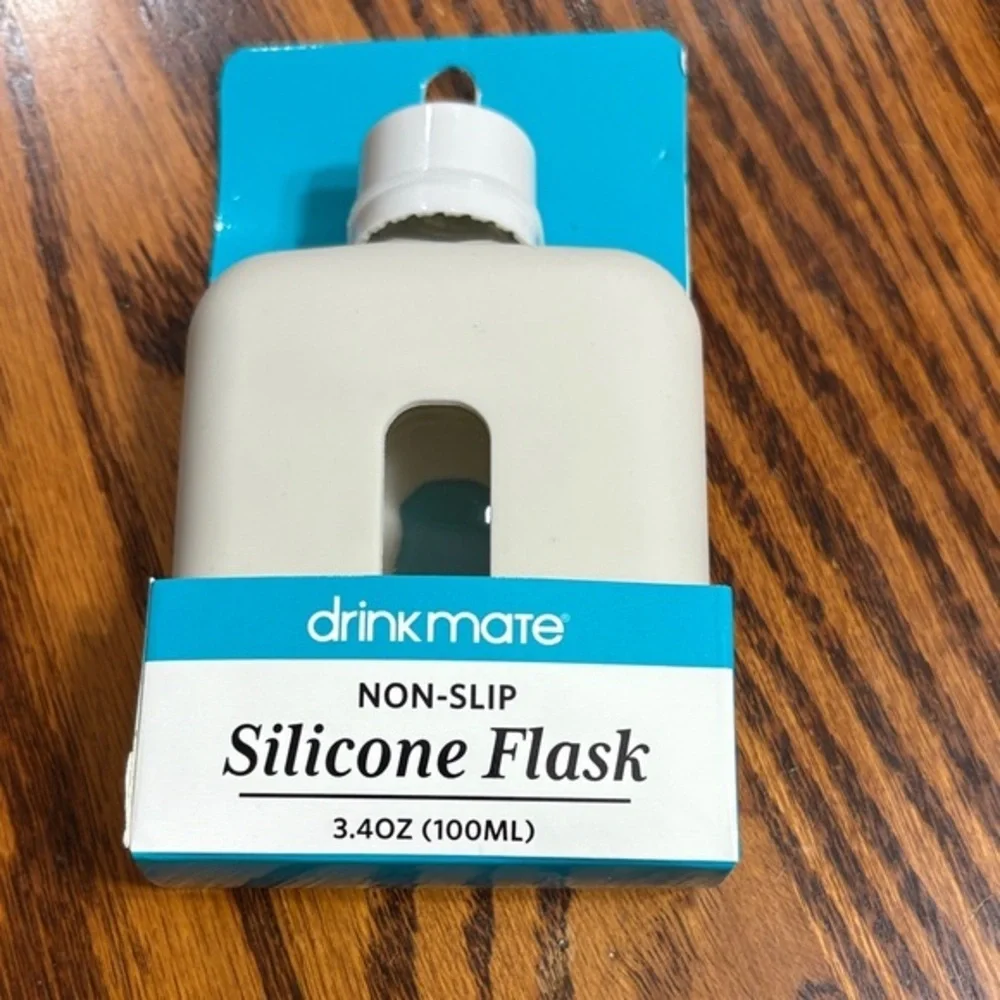NON SLIP SILICONE FLASK GREAT FOR THE OUTDOORS. NIP
